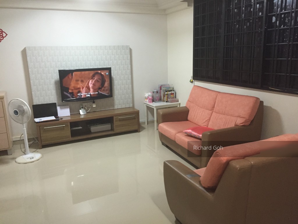 Hougang Avenue 8 thumbnail photo
